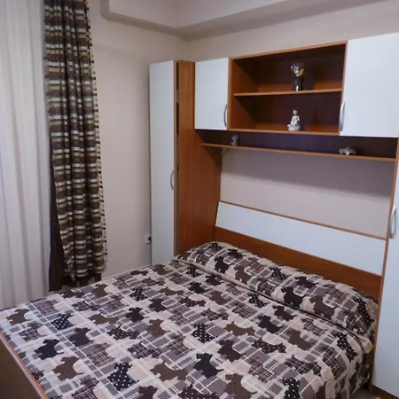 Apartment 5 *