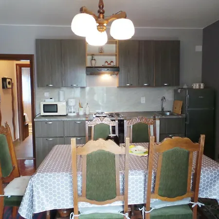 Apartment 5 *